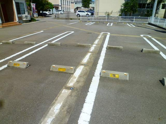 スカイスクレ－パ－　Ⅲの駐車場|駐車場があります
