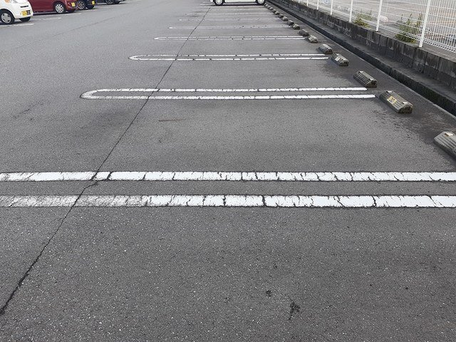 バールハイトＢの駐車場|駐車スペースもあります