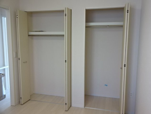 稲城市東長沼の賃貸マンションの収納