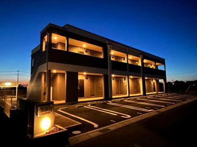 【エントランス】 | コンフォール | 外観写真（夜）