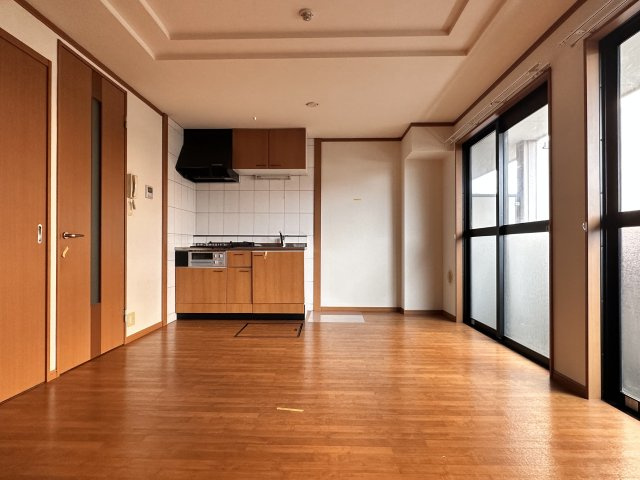 稲城市矢野口の賃貸マンションの居間・リビング