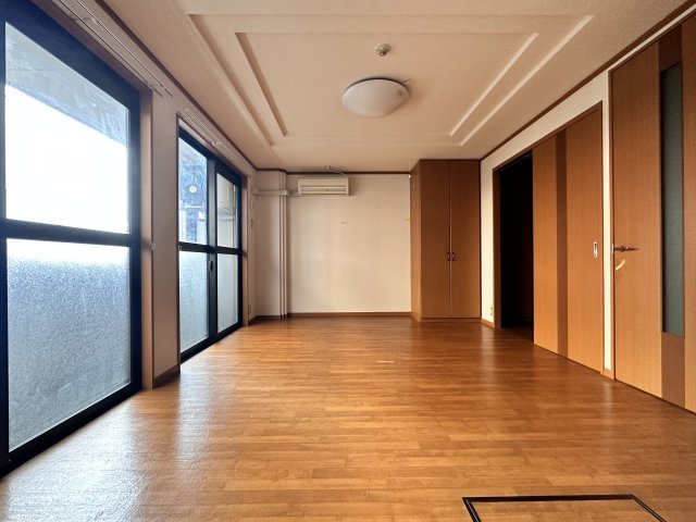 稲城市矢野口の賃貸マンションの居間・リビング