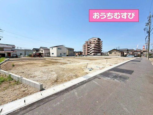 春日井市上条町8丁目108(全8区画)の前面道路含む現地写真