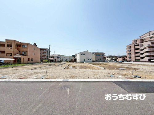 春日井市上条町8丁目108(全8区画)の前面道路含む現地写真
