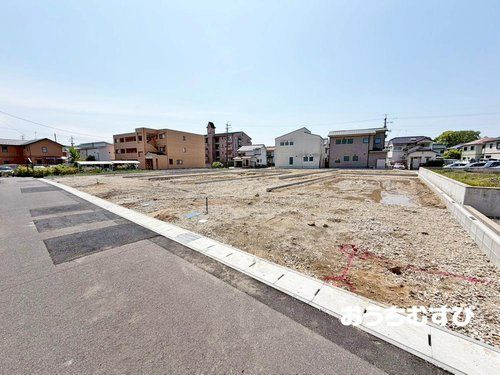 春日井市上条町8丁目108(全8区画)の前面道路含む現地写真