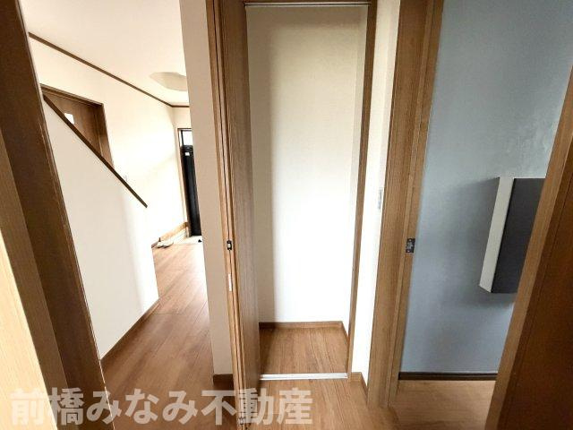 【中古】前橋市横沢町　４LDKの収納|廊下の収納スペースです