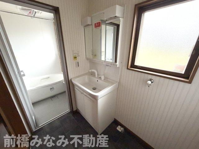 【中古】前橋市横沢町　４LDKの独立洗面台|独立洗面化粧台が付いています