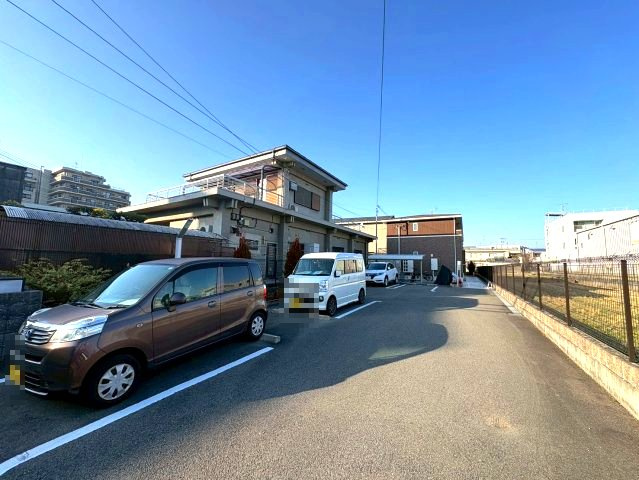 プラシージュの駐車場