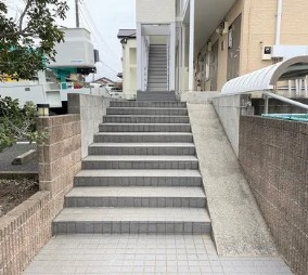 レオパレスJUNⅡのエントランス