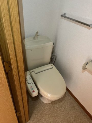 【トイレ】 | クレストヒルズＢ | ゆったりとした空間のトイレです