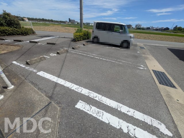 ネムス　Ｃの駐車場