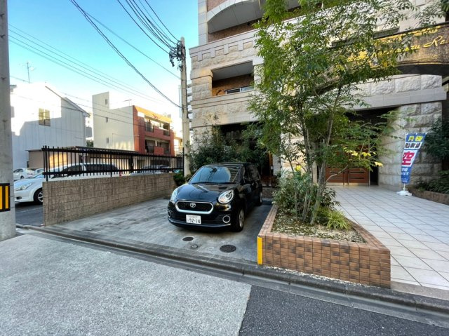 プレサンス上前津リラクシア　名古屋市賃貸　仲介手数料無料の駐車場
