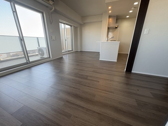 ☆リベール明石西新町☆の居間・リビング|南、東、北三方角部屋！！
