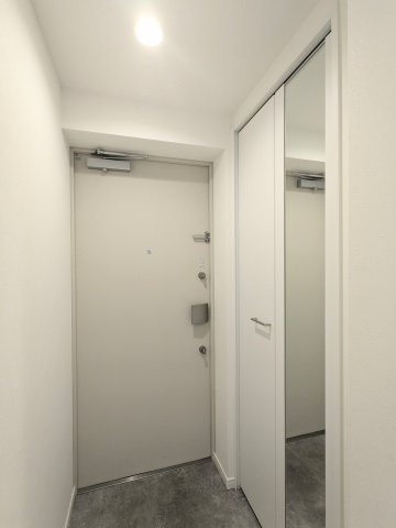 エルファーロ目黒Ⅰの玄関|収納もある玄関です