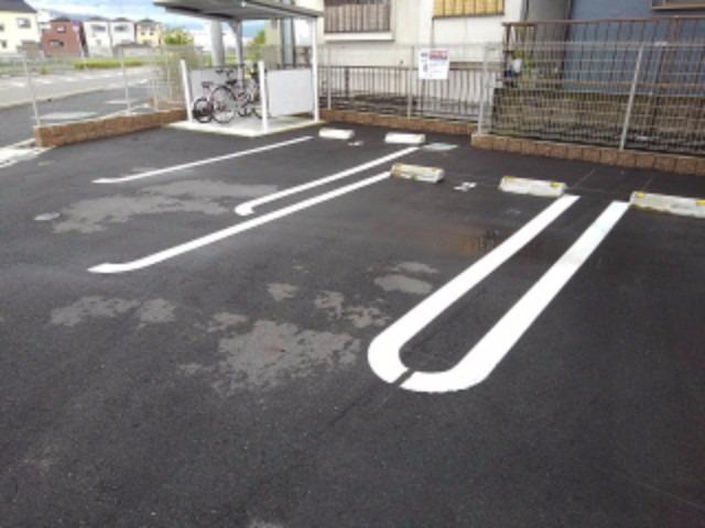 コンソラータの駐車場