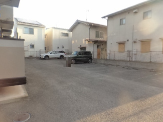 【駐車場】 | 岩輝ハイツ二号館 | 車をお持ちの方に嬉しい駐車場付きの物件です