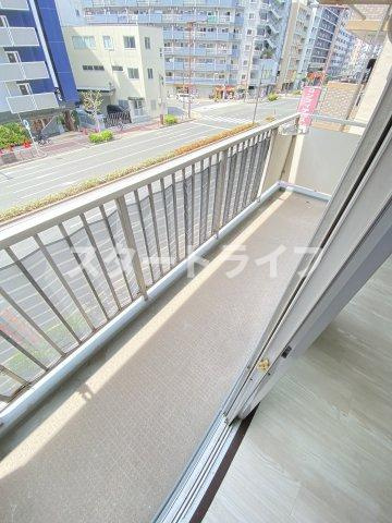 大阪市東淀川区東中島４丁目の賃貸マンションのバルコニー