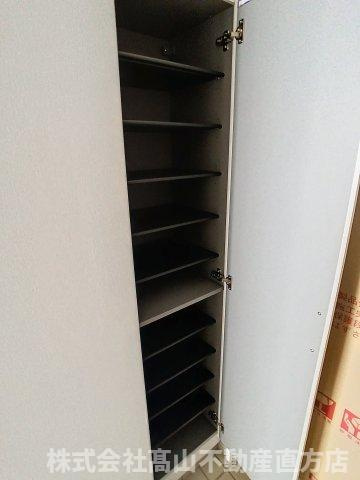 直方市大字感田の賃貸マンションの収納