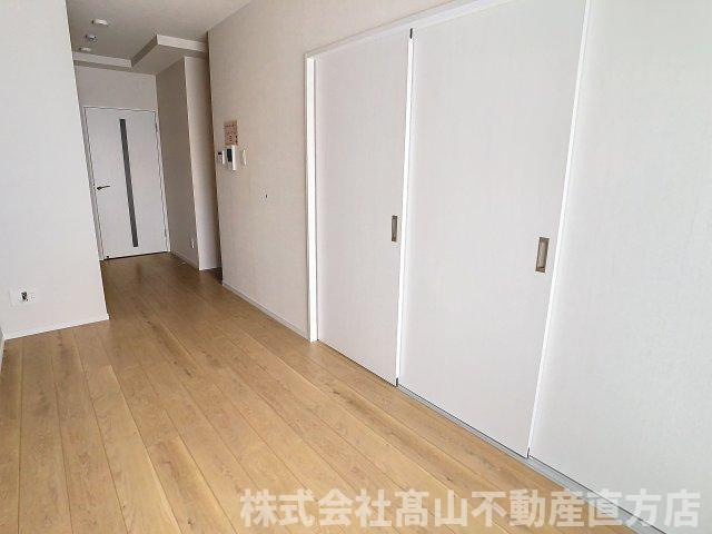 直方市大字感田の賃貸マンションの居間・リビング