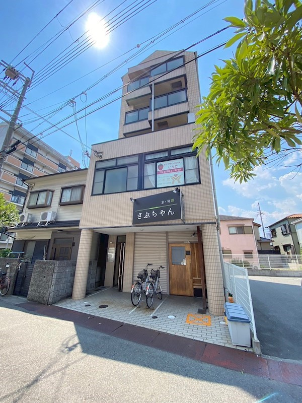 マンションハヤ今津の外観