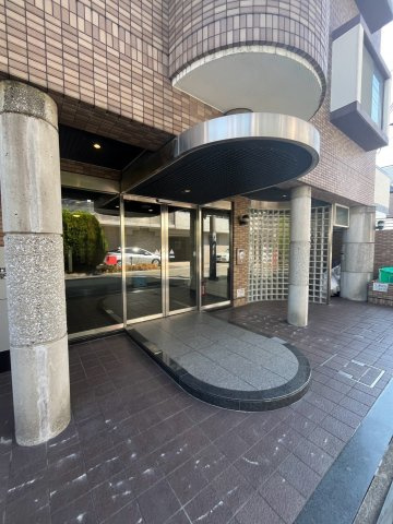 ハイコート甲子園四番町のエントランス