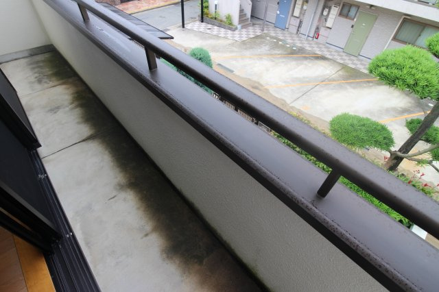 霞ヶ丘1丁目テラスハウスのバルコニー