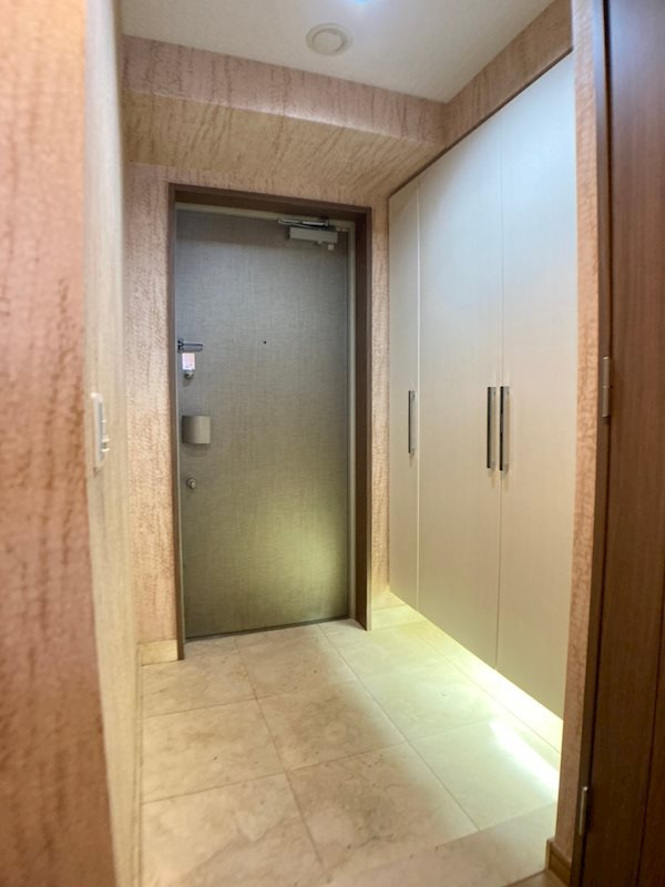クリスタルグランツ北堀江の玄関