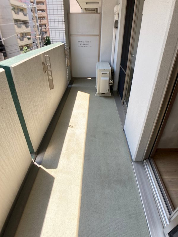 クリスタルグランツ北堀江のバルコニー