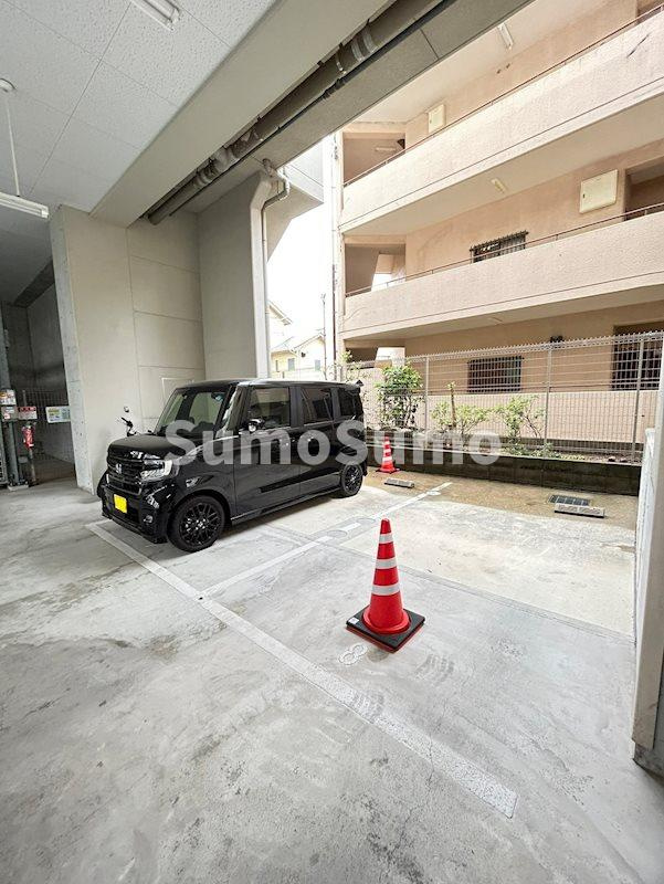 ベルヴィ六甲の駐車場