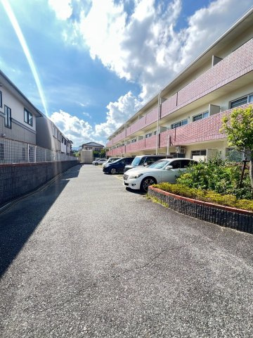 プロスペール門戸の駐車場