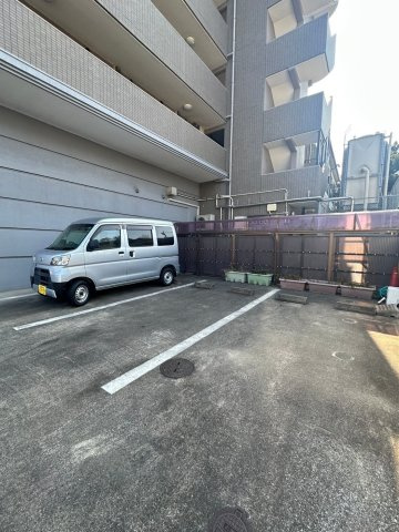 クロスステージ笹丘の駐車場