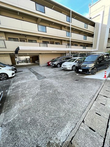 夙川レッチオ・レジデンツァの駐車場
