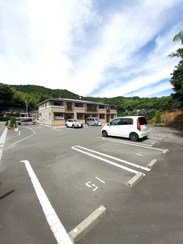 グラン　エストの駐車場