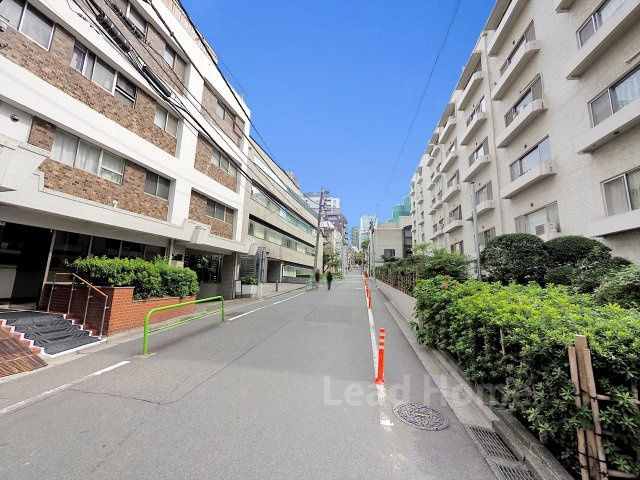 【その他】 | ヴィラ赤坂 | 前面道路