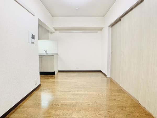 ロサレス荻窪の居間・リビング|こちらの居間で趣味の時間をお楽しみください