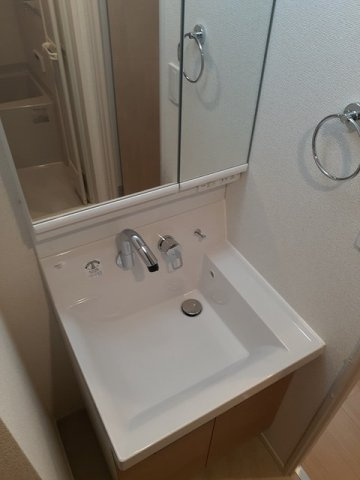 ウエスト　シックスの洗面所|明るい洗面所です
