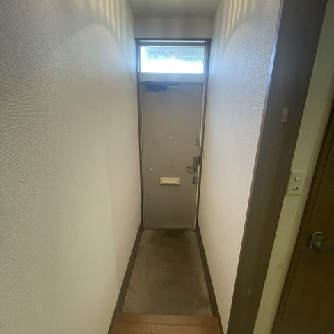 メゾン８番館の玄関