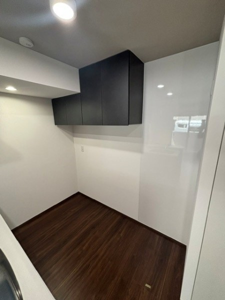 Ｔｈｅ　Ｓｈｉｎａｇａｗａ　Ｅａｓｔ　Ｒｅｓｉｄｅｎｃｅの居間・リビング|こちらのリビングで趣味の時間をお楽しみください