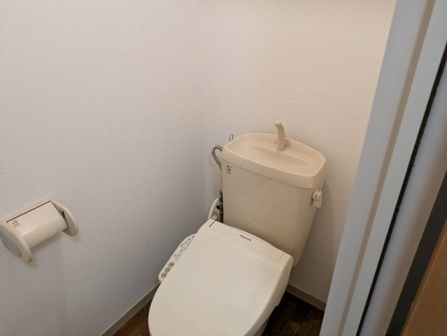 ドミール松庵　Aのトイレ|ゆったりとした空間のトイレです