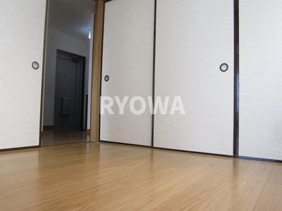 【居間・リビング】 | 小菅4丁目賃貸住宅 | 【北側洋室】
掲載の写真は退去前の写真となります。