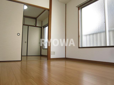 【居間・リビング】 | 小菅4丁目賃貸住宅 | 【南側洋室】
掲載の写真は退去前の写真となります。