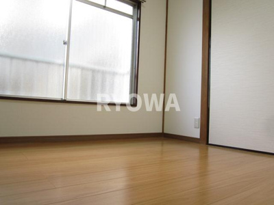 【居間・リビング】 | 小菅4丁目賃貸住宅 | 【南側洋室】
掲載の写真は退去前の写真となります。