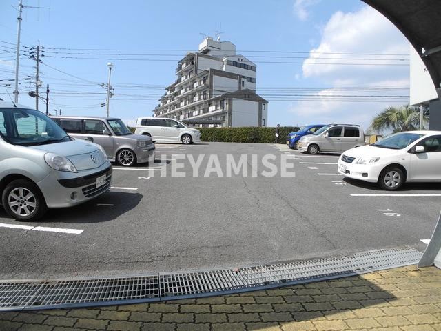 セモアさかえの駐車場