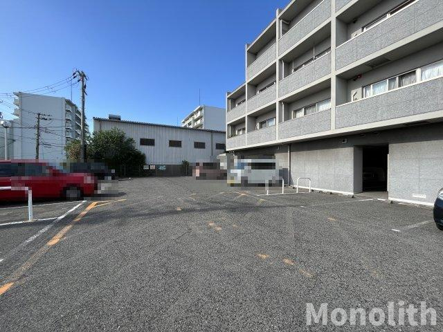 プールトゥジュールの駐車場
