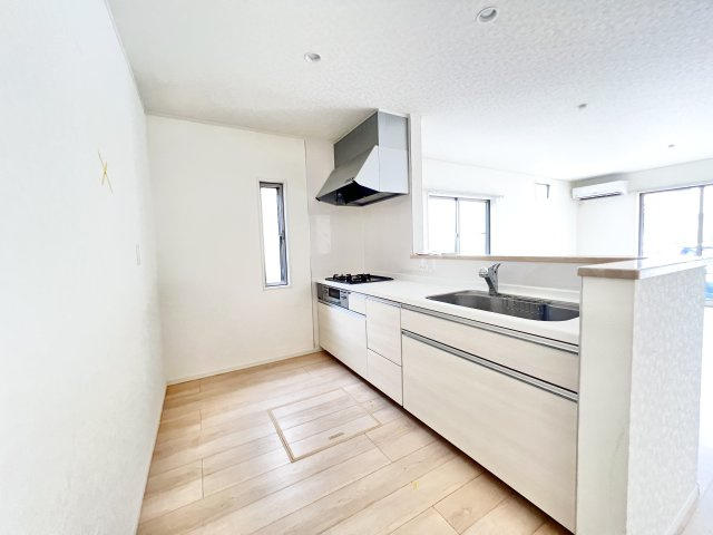 四街道市小名木の一戸建てのキッチン|コンパクトなキッチンで掃除もラクラク
