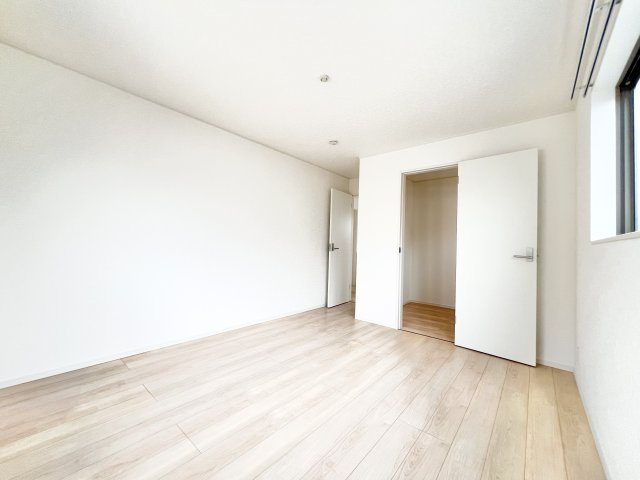 四街道市小名木の一戸建てのトイレ|落ち着いたトイレです