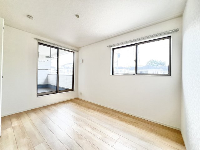 四街道市小名木の一戸建ての居間・リビング|こちらの居間で趣味の時間をお楽しみください