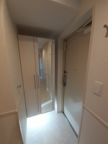ベスティエ秋葉原の玄関|明るい玄関です