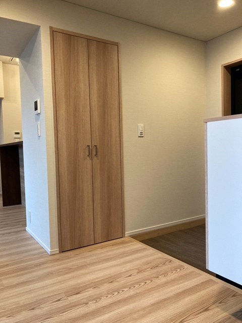 ＴＫＢ高尾稲荷の玄関|※写真は同タイプ住戸です。
