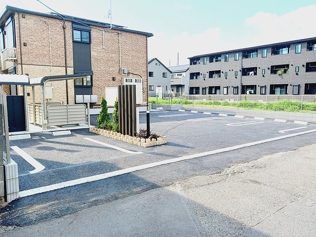 シリウスの駐車場|車をお持ちの方に嬉しい駐車場付きの物件です